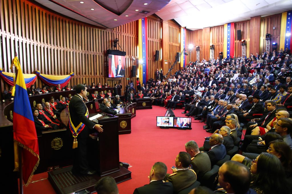 Juramentación ilegitima de Nicolas Maduro ante su TSJ el 10 de enero de 2019. Juan Guaidó desconoce este acto.