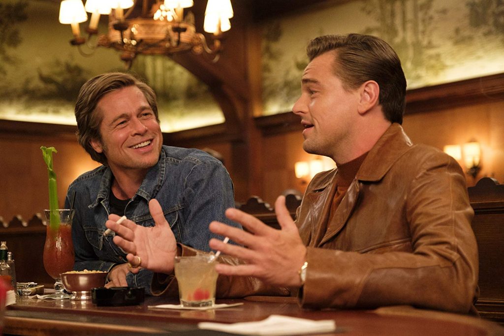 Escena de Brad Pitt y Leonardo DiCaprio en Once Upon a Time in Hollywood (2019)